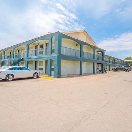 Oyo Hotel Midland Exterior photo