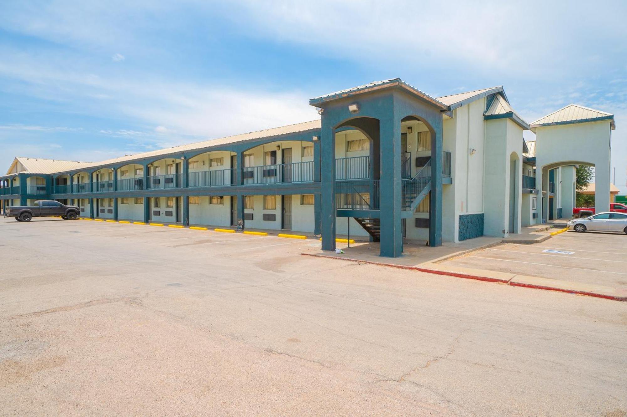 Oyo Hotel Midland Exterior photo